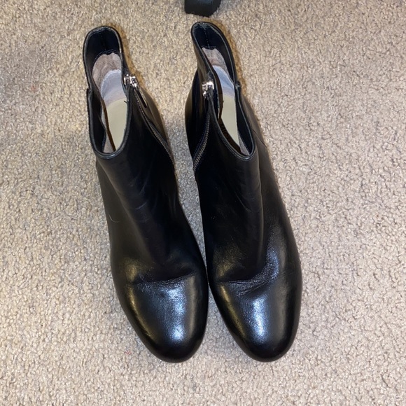 MICHAEL KORS SABRINA MK LOGO
CHAIN HEEL - Picture 2 of 6